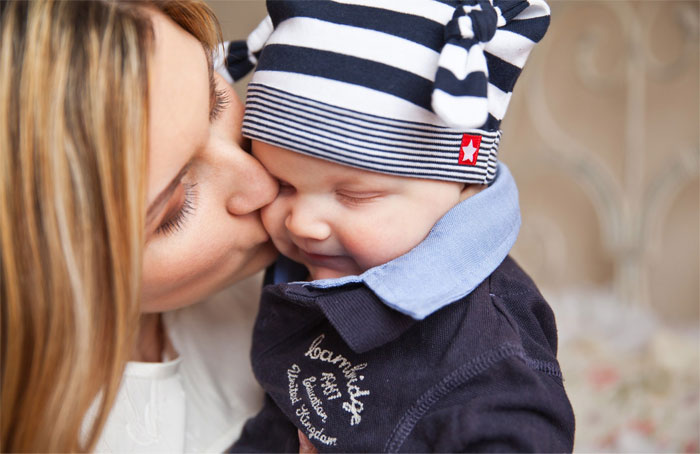 Woman Kisses Her Baby In Front Of MIL While She’s Not Allowed To, Gets Asked To Stop But Refuses